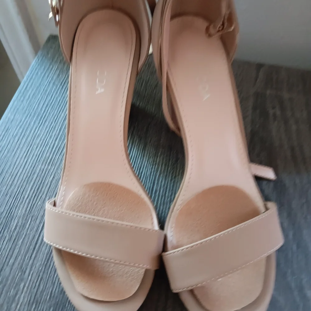 (GREAT DEAL ) 2 Pairs Of Women's Tan Heels Size 6 1/2 - Picture 4 of 7